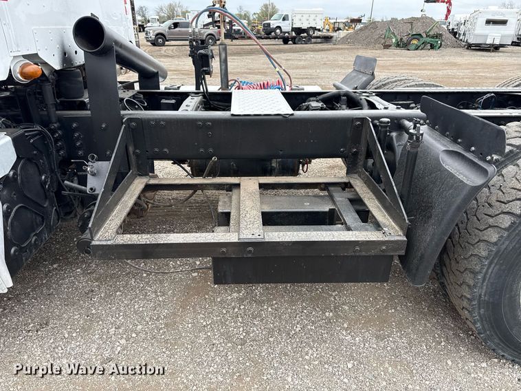 image for item EG5716 2013 Freightliner Coronado semi truck