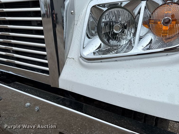 image for item EG5716 2013 Freightliner Coronado semi truck