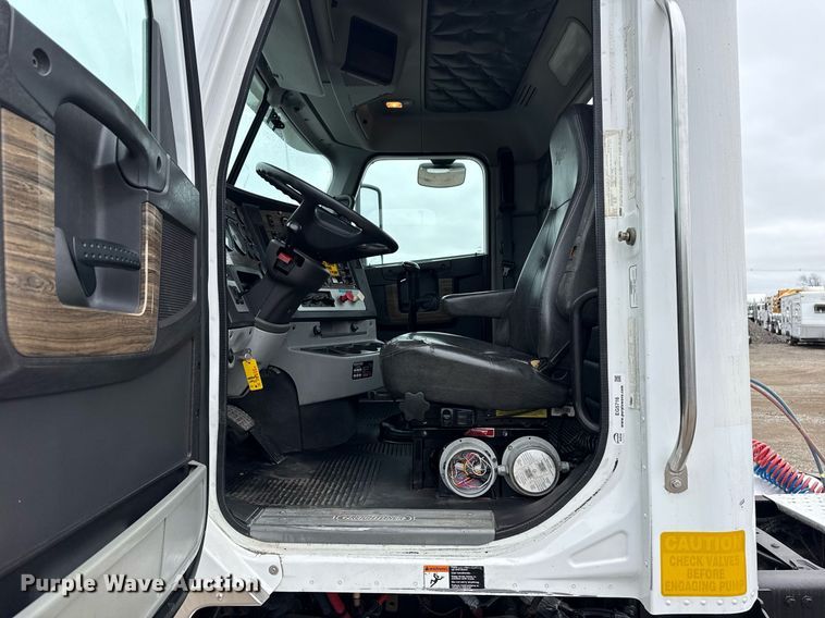 image for item EG5716 2013 Freightliner Coronado semi truck