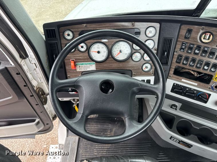 image for item EG5716 2013 Freightliner Coronado semi truck