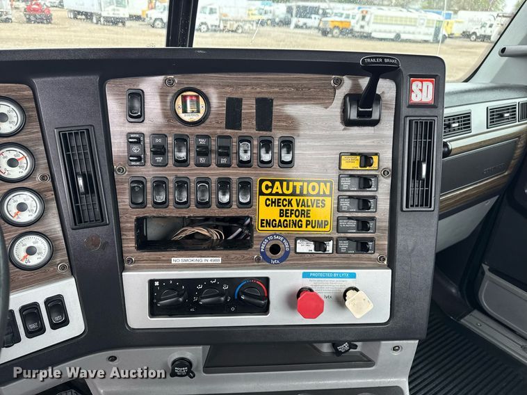 image for item EG5716 2013 Freightliner Coronado semi truck