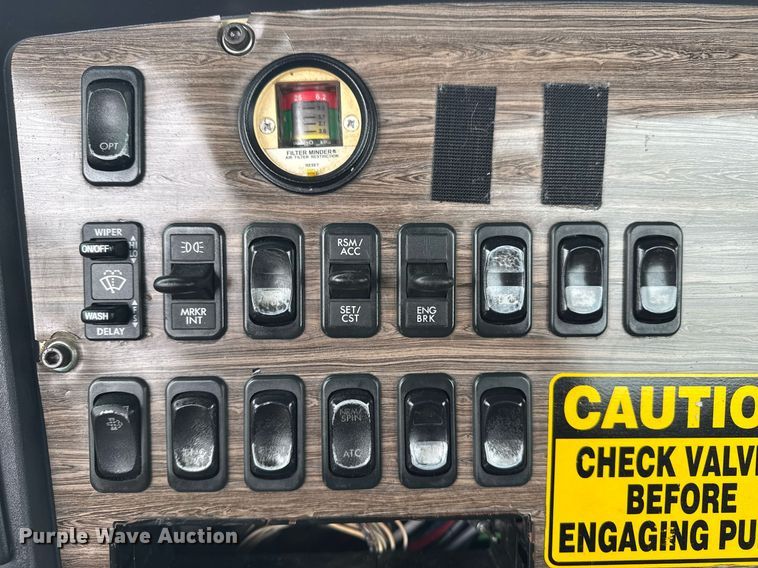 image for item EG5716 2013 Freightliner Coronado semi truck