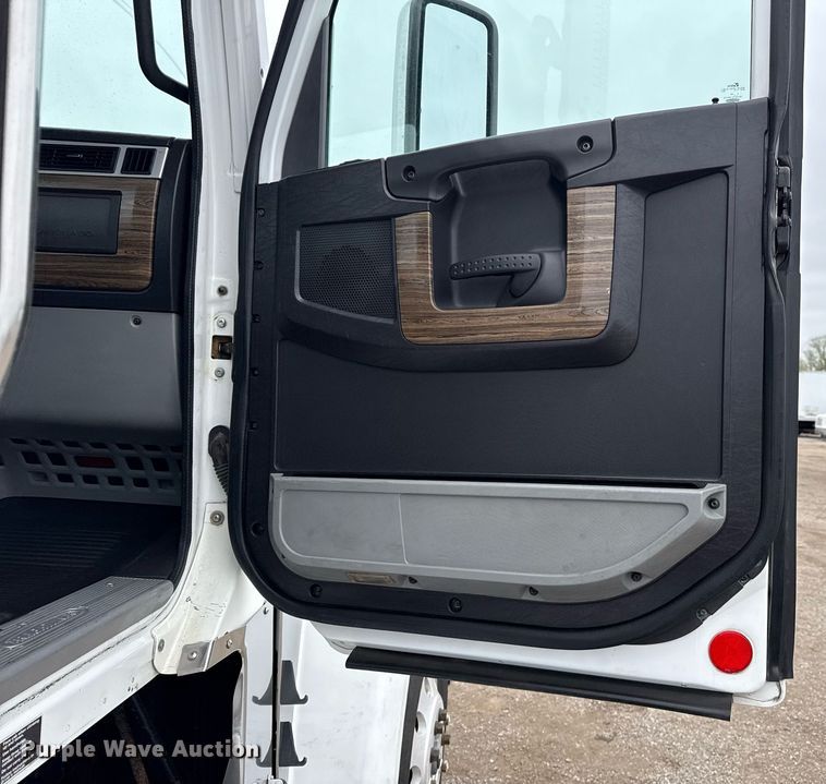 image for item EG5716 2013 Freightliner Coronado semi truck