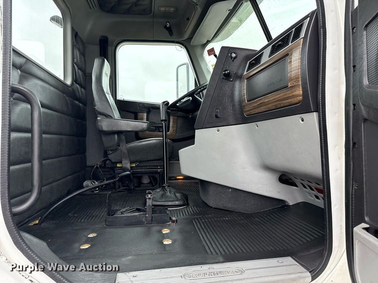 image for item EG5716 2013 Freightliner Coronado semi truck