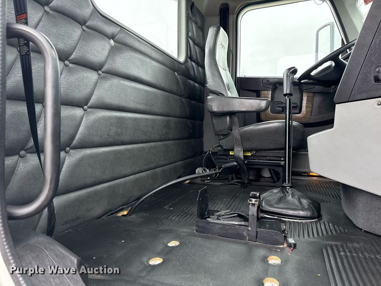 image for item EG5716 2013 Freightliner Coronado semi truck