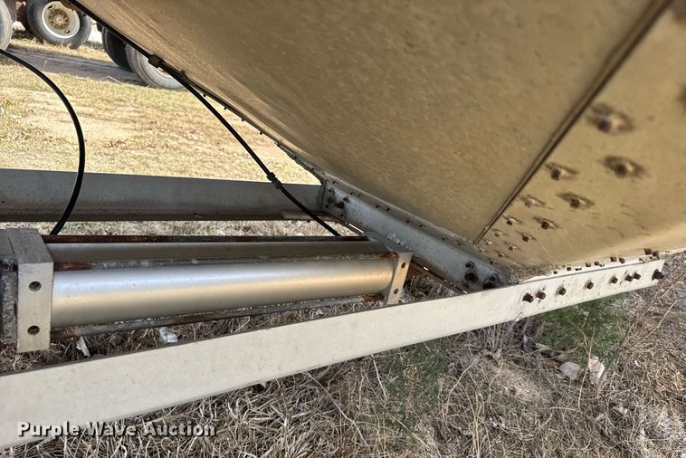 image for item EG6189 1985 Guthrie grain trailer