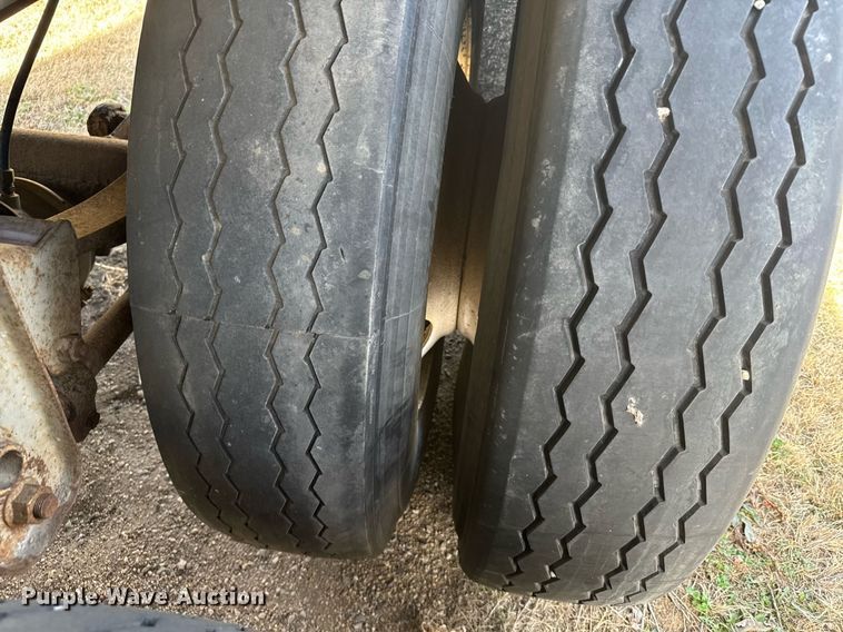 image for item EG6189 1985 Guthrie grain trailer