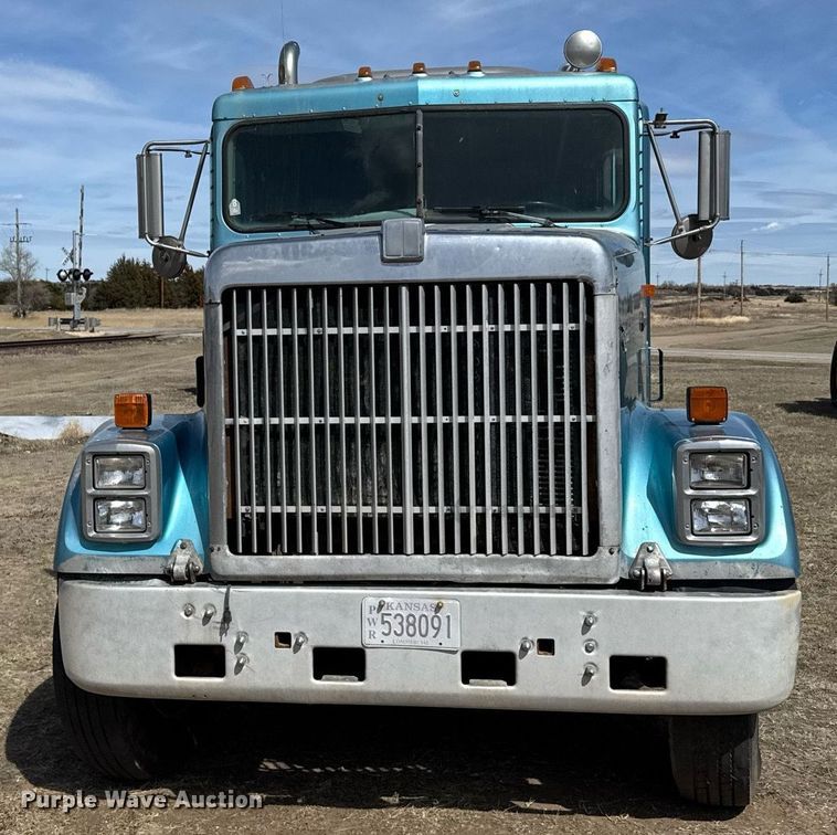 image for item EG6190 1996 International 9300 Eagle semi truck