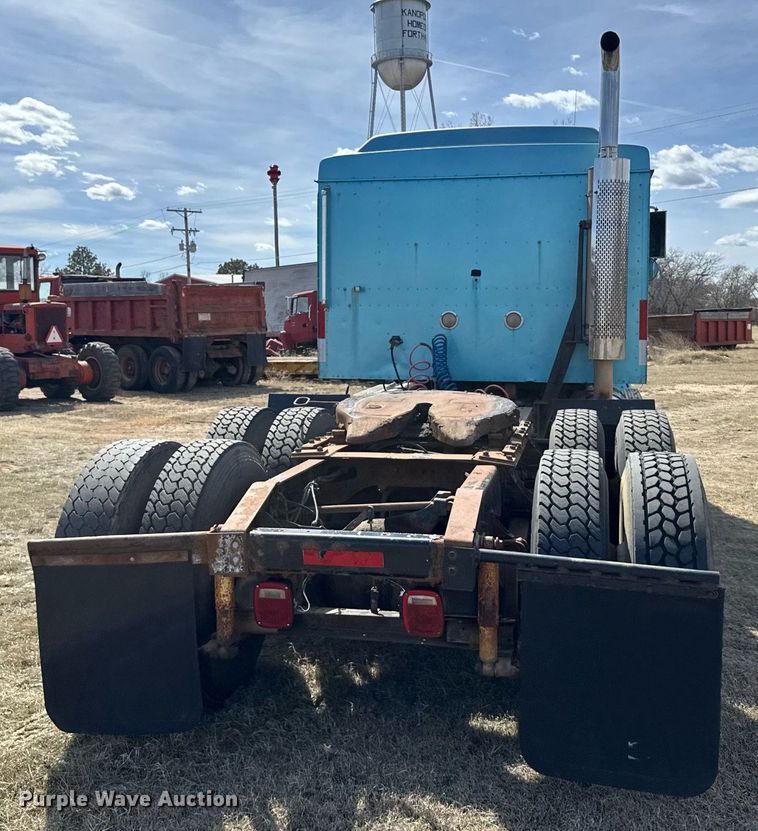 image for item EG6190 1996 International 9300 Eagle semi truck