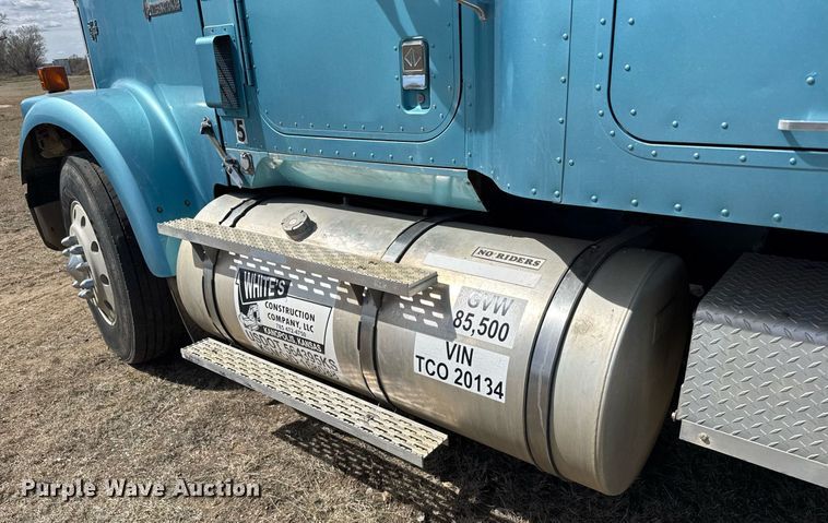 image for item EG6190 1996 International 9300 Eagle semi truck