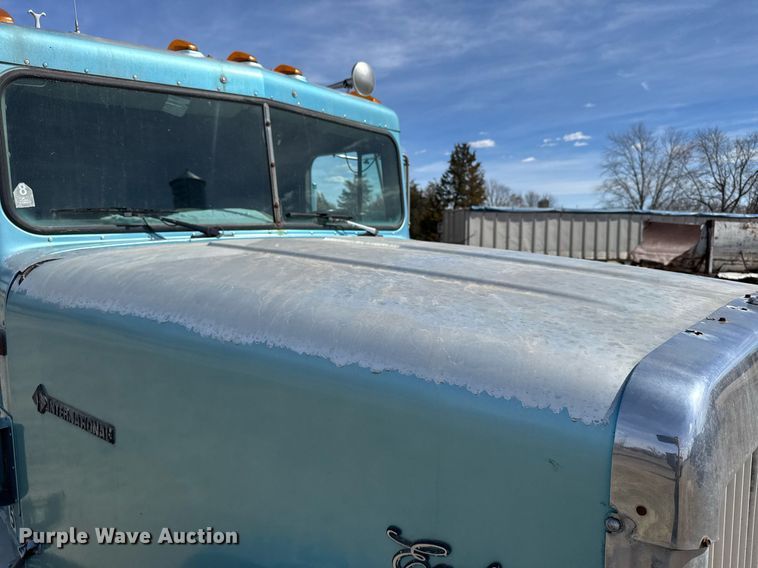 image for item EG6190 1996 International 9300 Eagle semi truck