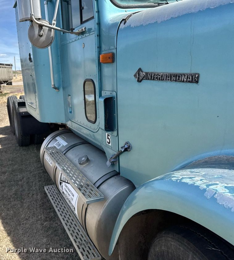 image for item EG6190 1996 International 9300 Eagle semi truck