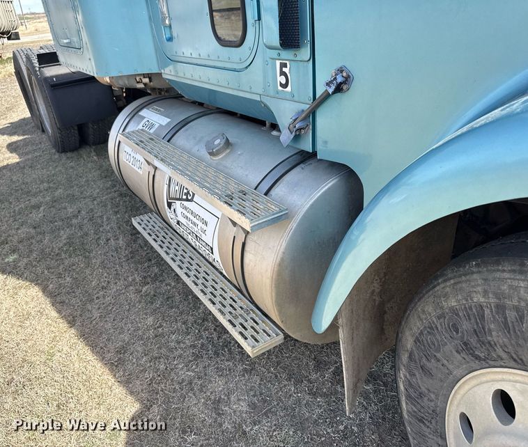 image for item EG6190 1996 International 9300 Eagle semi truck