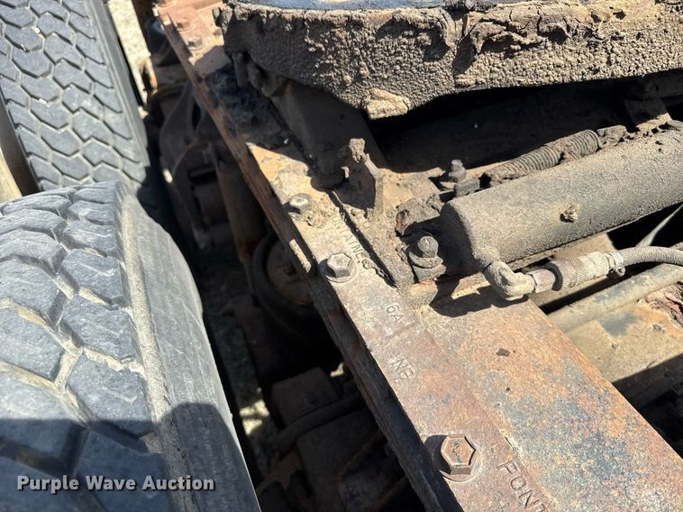 image for item EG6190 1996 International 9300 Eagle semi truck