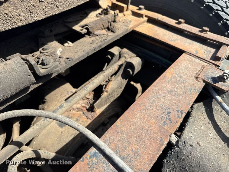 image for item EG6190 1996 International 9300 Eagle semi truck