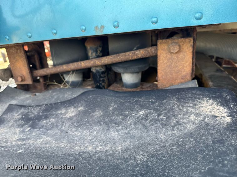 image for item EG6190 1996 International 9300 Eagle semi truck