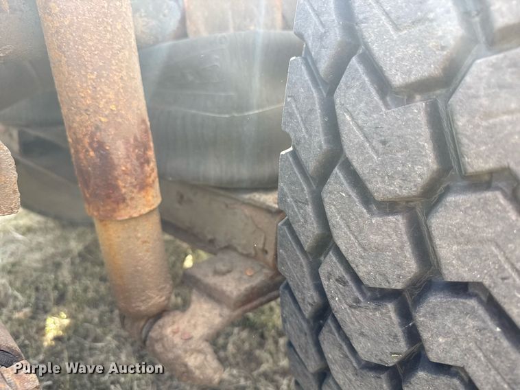 image for item EG6190 1996 International 9300 Eagle semi truck