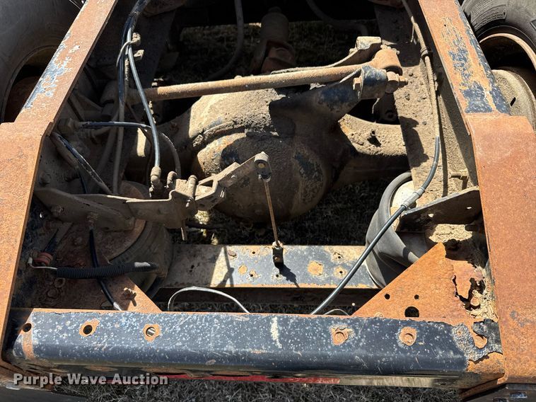 image for item EG6190 1996 International 9300 Eagle semi truck