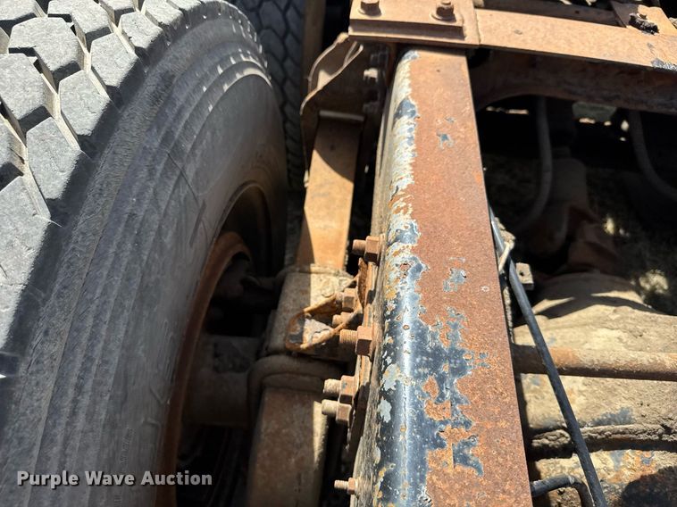 image for item EG6190 1996 International 9300 Eagle semi truck