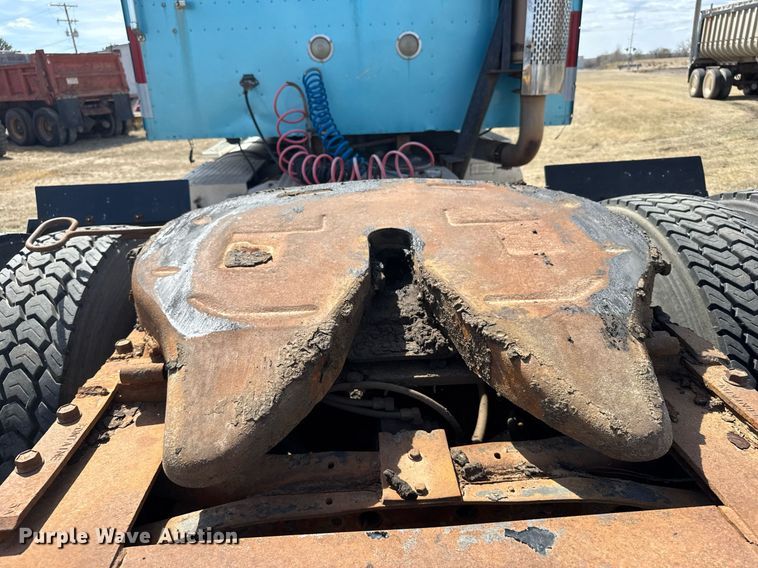 image for item EG6190 1996 International 9300 Eagle semi truck