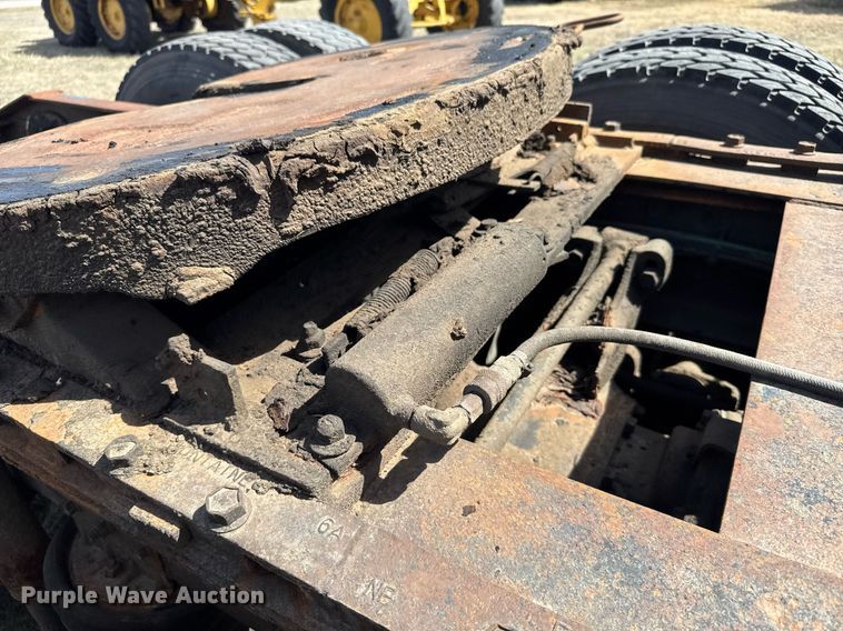 image for item EG6190 1996 International 9300 Eagle semi truck