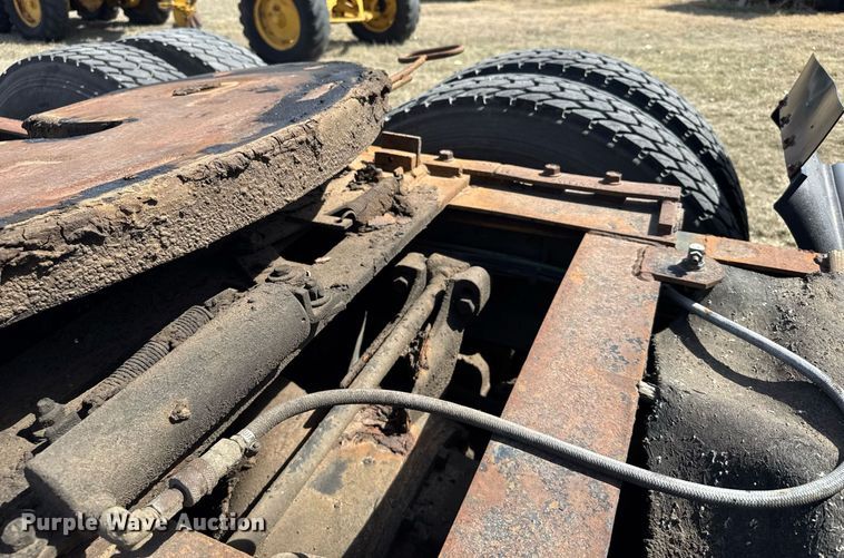 image for item EG6190 1996 International 9300 Eagle semi truck