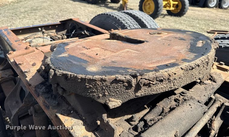 image for item EG6190 1996 International 9300 Eagle semi truck