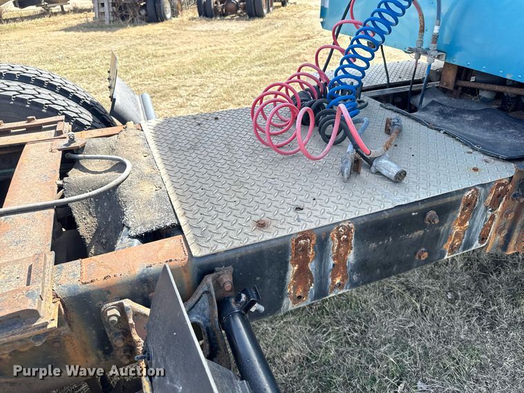 image for item EG6190 1996 International 9300 Eagle semi truck