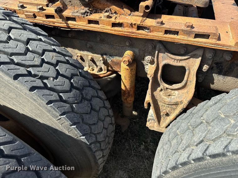 image for item EG6190 1996 International 9300 Eagle semi truck