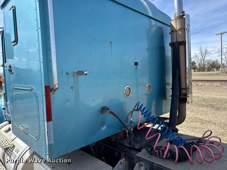 image for item EG6190 1996 International 9300 Eagle semi truck