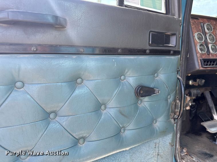 image for item EG6190 1996 International 9300 Eagle semi truck