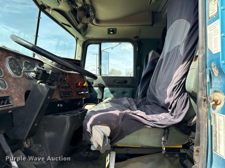 image for item EG6190 1996 International 9300 Eagle semi truck