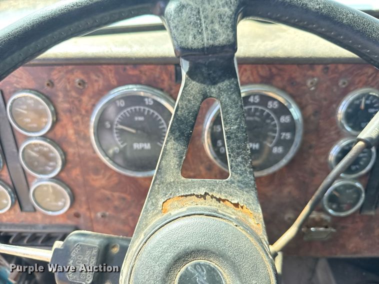 image for item EG6190 1996 International 9300 Eagle semi truck