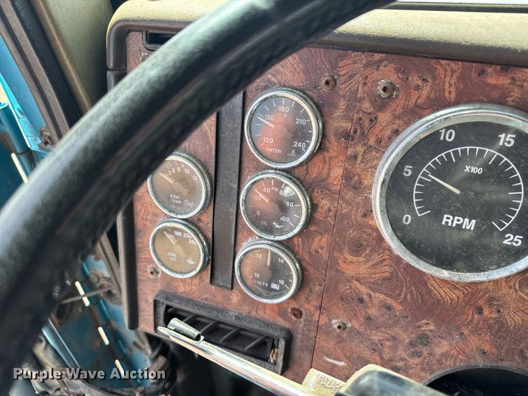 image for item EG6190 1996 International 9300 Eagle semi truck