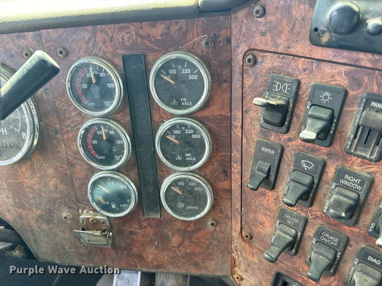 image for item EG6190 1996 International 9300 Eagle semi truck