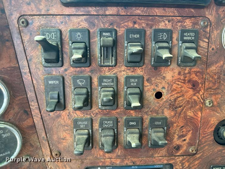 image for item EG6190 1996 International 9300 Eagle semi truck