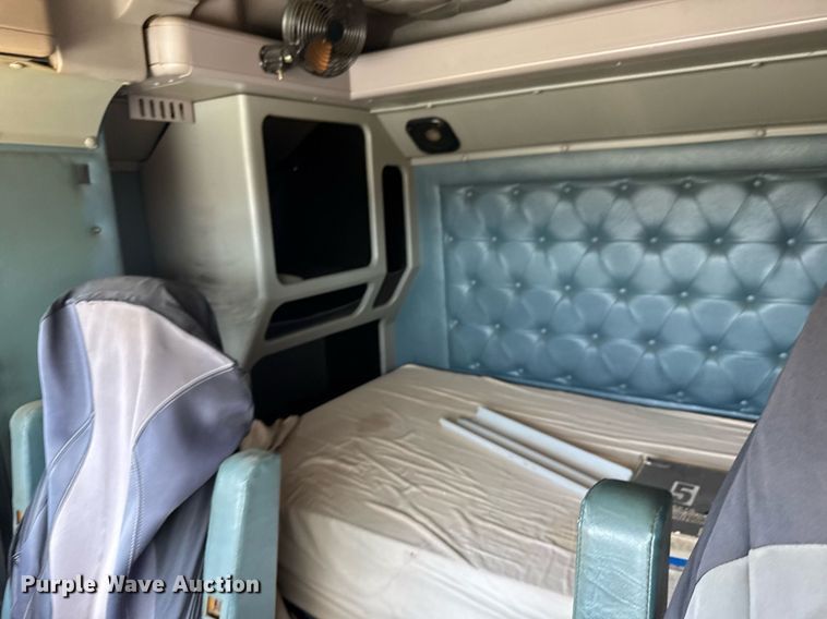 image for item EG6190 1996 International 9300 Eagle semi truck