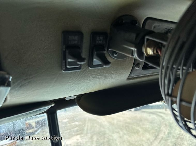 image for item EG6190 1996 International 9300 Eagle semi truck