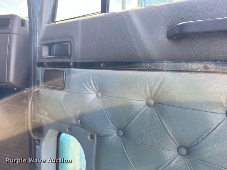 image for item EG6190 1996 International 9300 Eagle semi truck