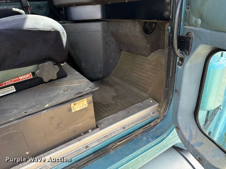 image for item EG6190 1996 International 9300 Eagle semi truck