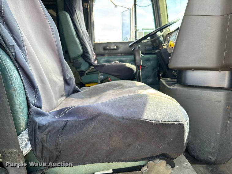 image for item EG6190 1996 International 9300 Eagle semi truck