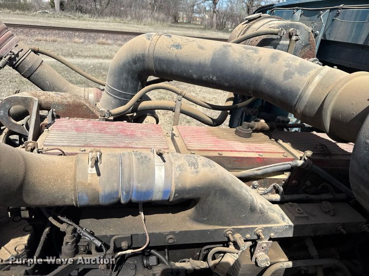 image for item EG6190 1996 International 9300 Eagle semi truck