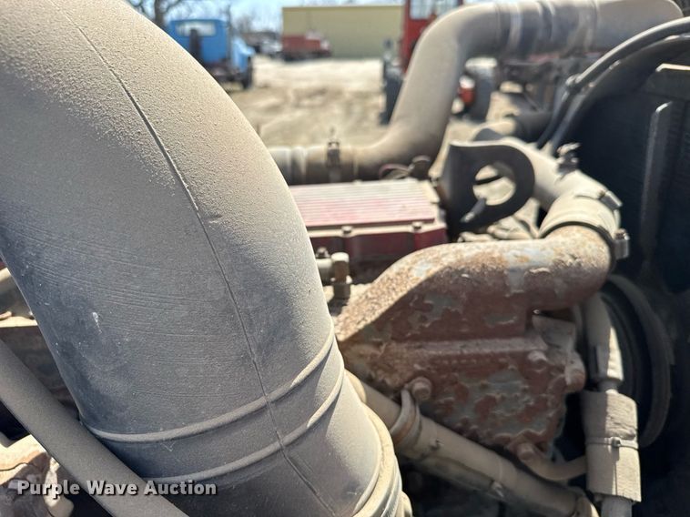 image for item EG6190 1996 International 9300 Eagle semi truck