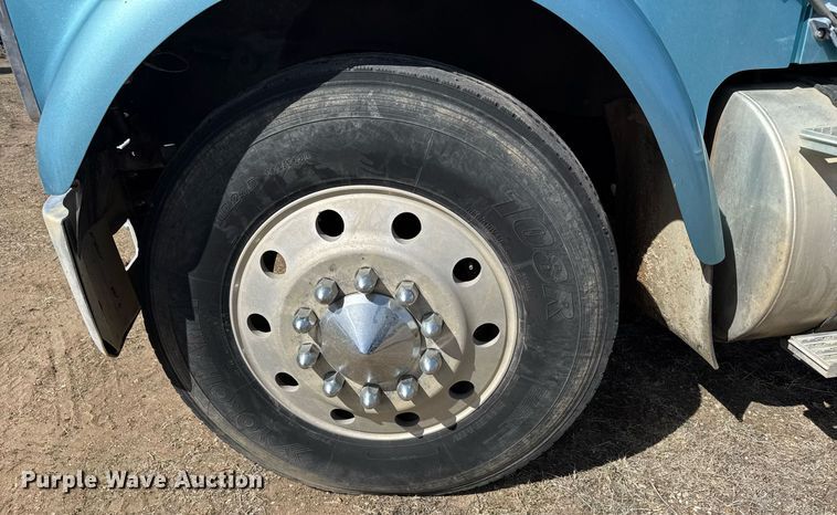 image for item EG6190 1996 International 9300 Eagle semi truck