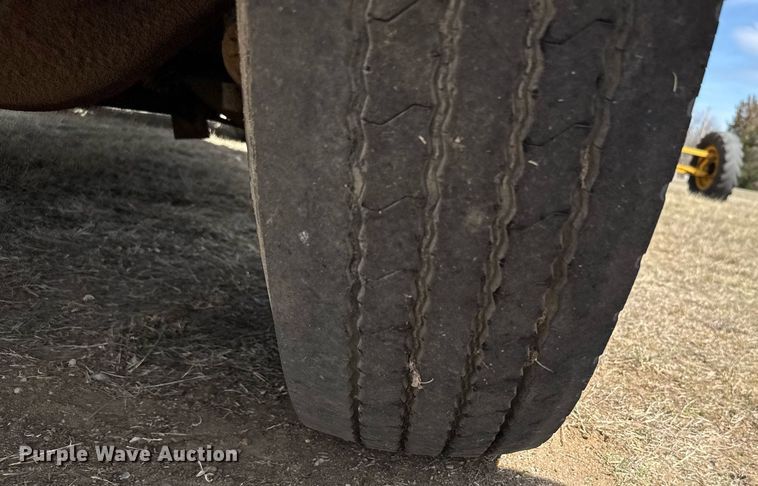 image for item EG6190 1996 International 9300 Eagle semi truck