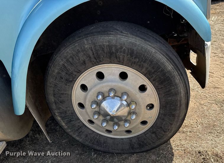 image for item EG6190 1996 International 9300 Eagle semi truck