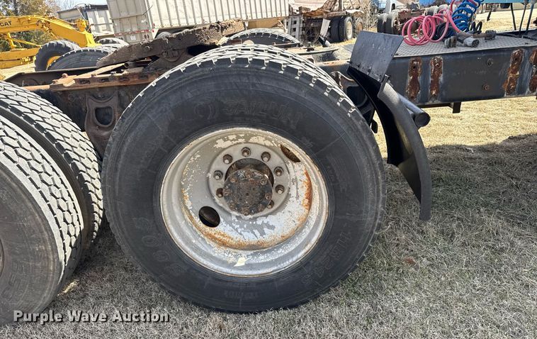 image for item EG6190 1996 International 9300 Eagle semi truck