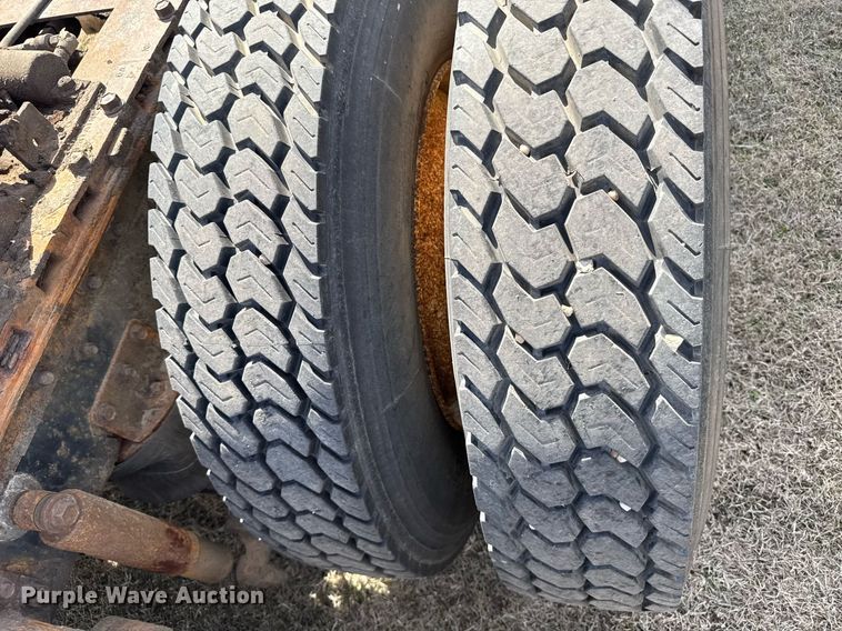 image for item EG6190 1996 International 9300 Eagle semi truck