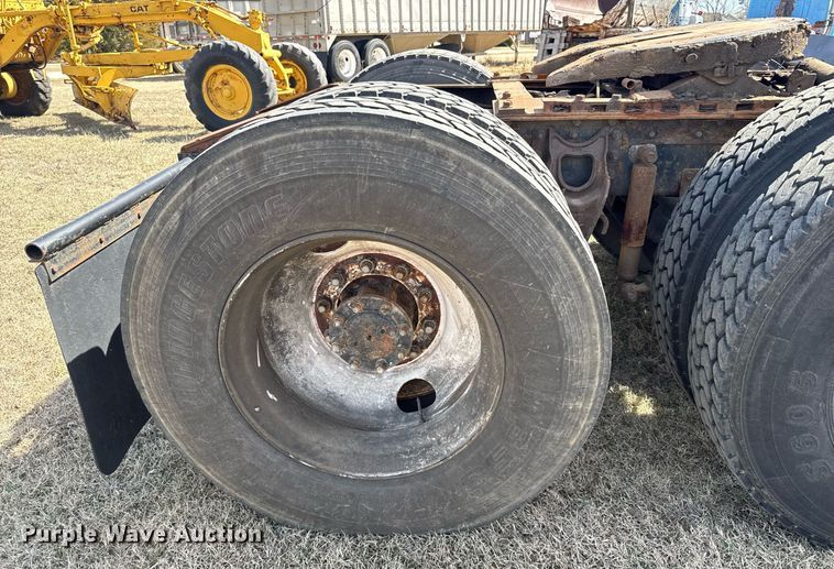 image for item EG6190 1996 International 9300 Eagle semi truck