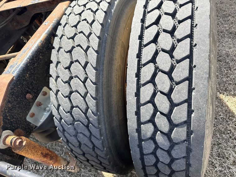 image for item EG6190 1996 International 9300 Eagle semi truck